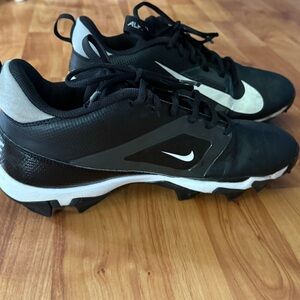 Men’s size 9W Nike Football Cleats